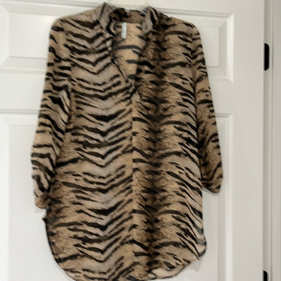 Animal Print Flowy Blouse with 3/4 Sleeves - Picture 2 of 9